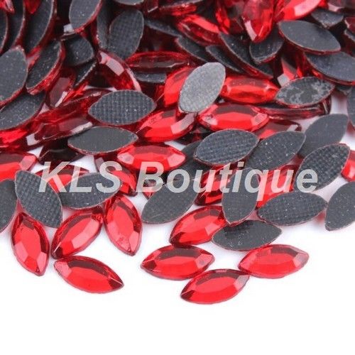 50 Strass Navette 4x8 mm Thermocollant Rouge